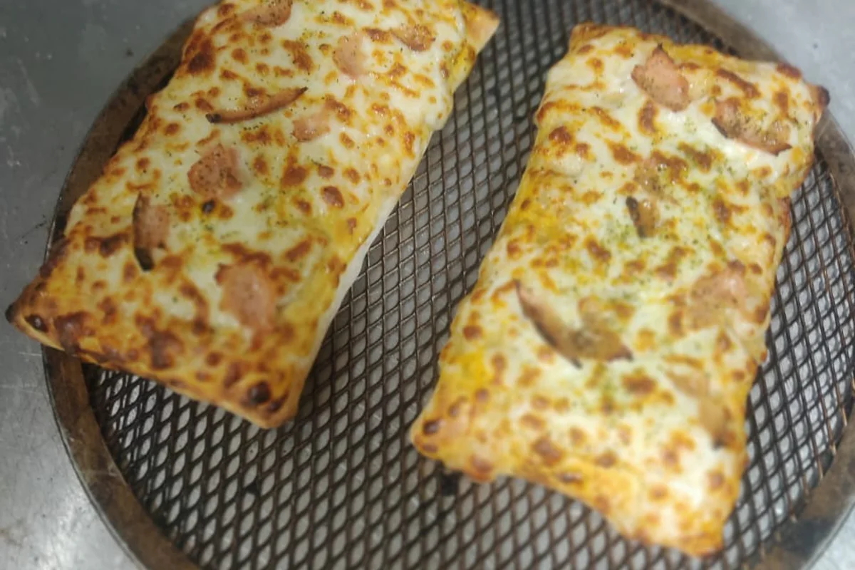Deux panizzas gratinées au fromage
