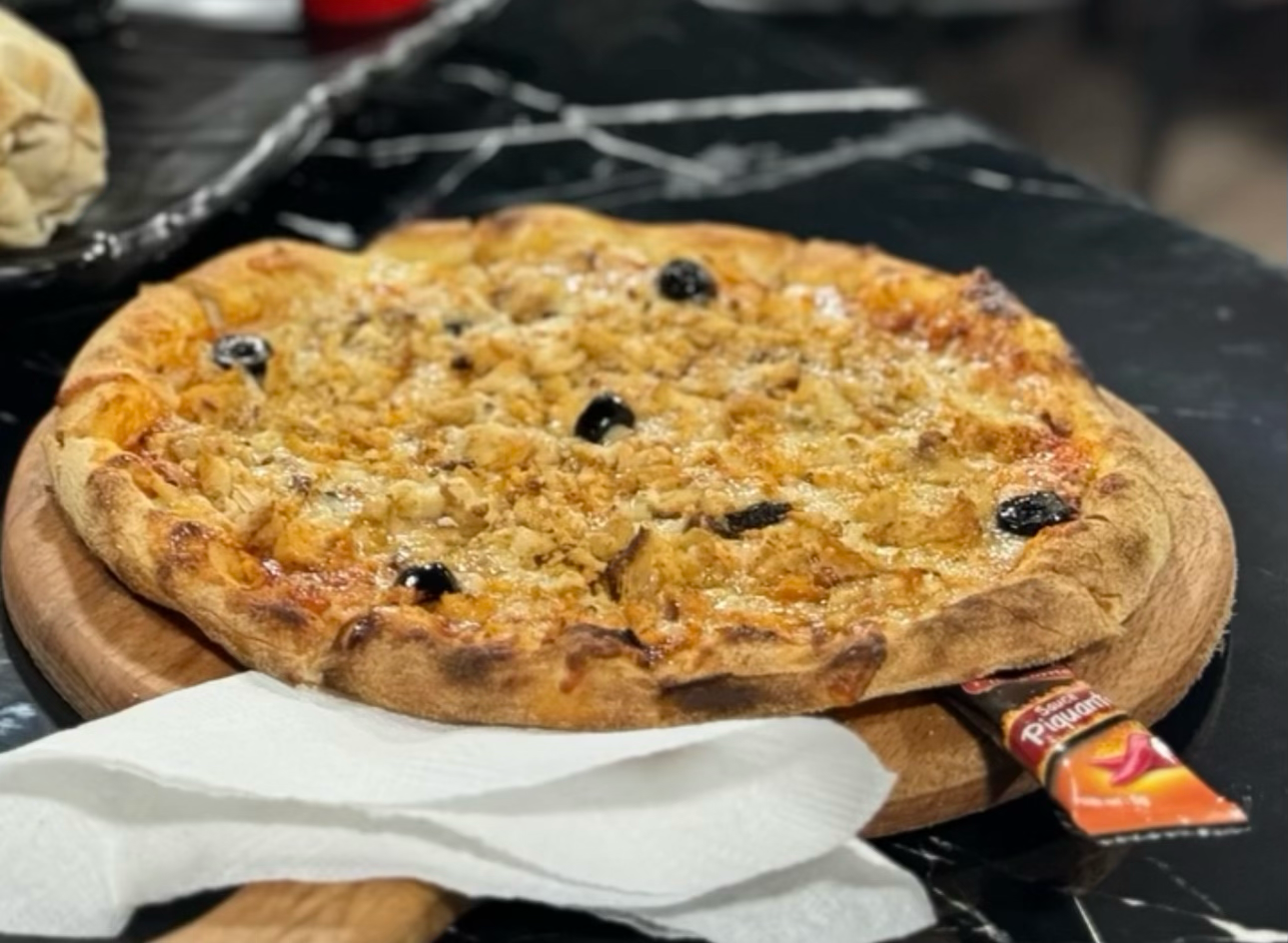Pizza au poulet, poivrons et oignons